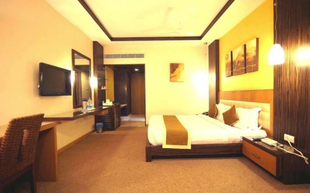 Hotel Cenneys Gateway Салем Экстерьер фото